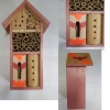 BUDKA LĘGOWA DOMEK HOTEL DLA OWADÓW MOTYLI Wym.3,5 cmx26cmx8,5cm MIX kolorów
