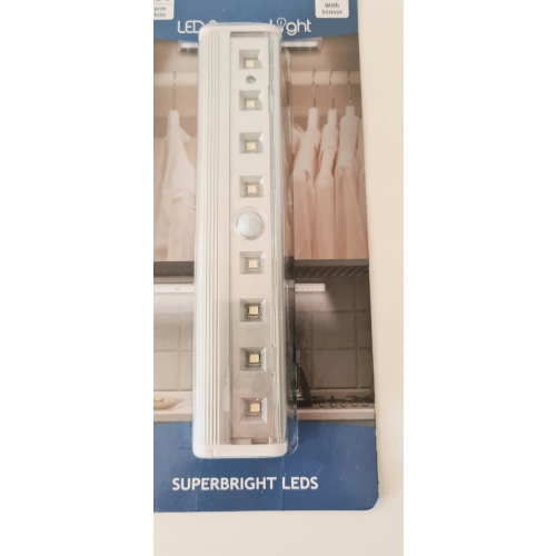 Lampa z czujnikiem ruchu 8 diod LED zas. bateryjne