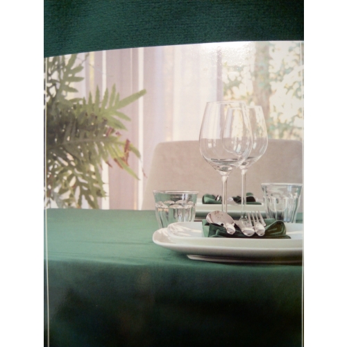 OBRUS AKSAMITNY GLAMOUR 145 X 250 CM CZERWONY