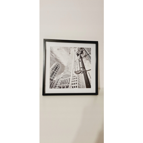 Obraz czarno biały w czarnej ramie 38 x 38cm różne