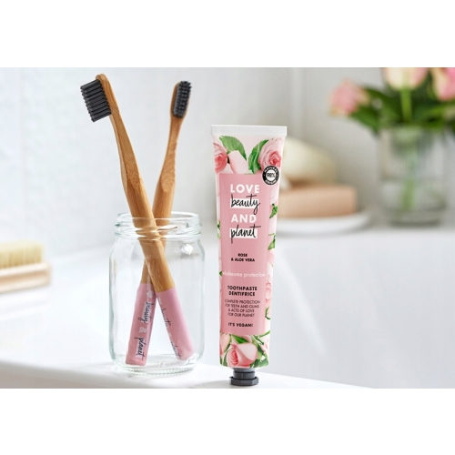Szczoteczka do zębów bambusowa z nasyconym włosiem węglem drzewnym PInk 77