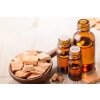 Świeca z drewnianym knotem i podstawą Sandalwood TreeWick 50h PALENIA 370g
