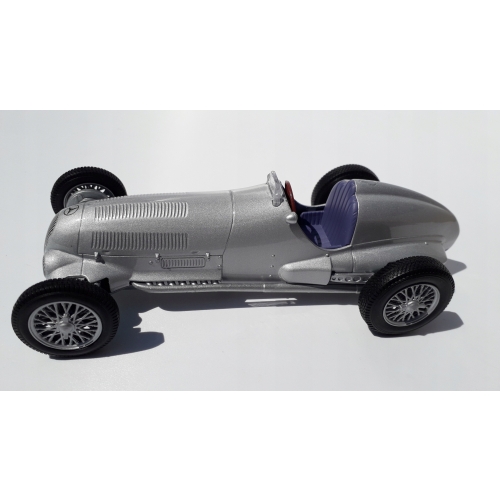 MERCEDES-BENZ W125 1937 METALOWY MODEL SAMOCHODU RESORAK WELLY 1:24 SREBRNY