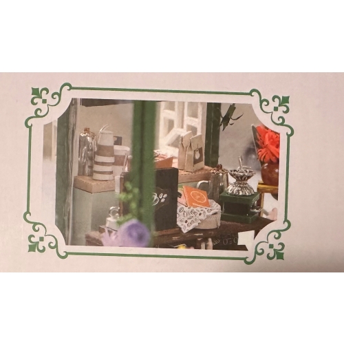 MINIATUROWY DREWNIANY ZIELONY DOMEK GREENHOUSE CAFE Z OŚWIETLENIEM LED