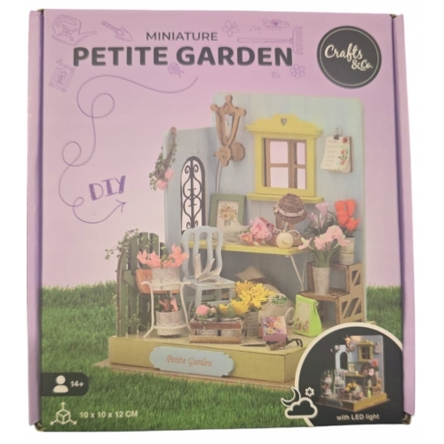 Miniaturowy domek PETITE GARDEN DIY światło LED Crafts&Co ZRÓB TO SAM